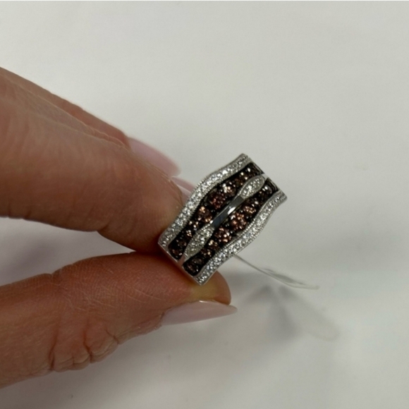 🔹Suzy Levian 🔹️Brown and White Cubic Zirconia Sterling Silver Wavy Ring Size 7 - Picture 5 of 7